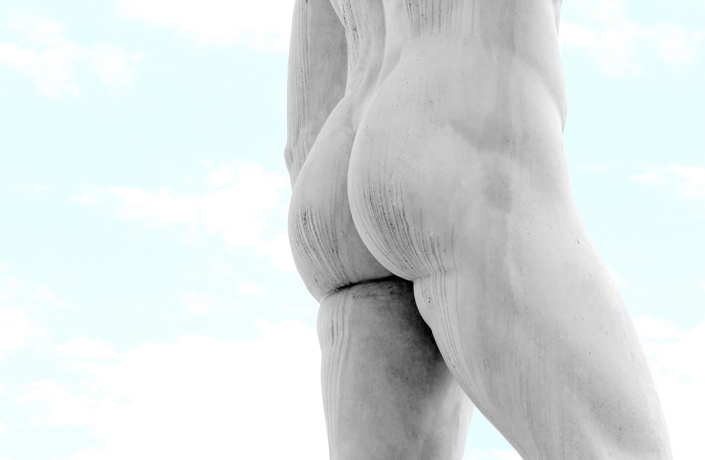 Statue bum anal